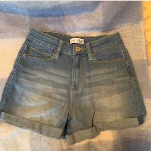 •High Rise Shorts 
•YMI Jeans
•Size 3 / 26 Waist